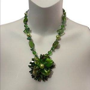 Vintage look green necklace